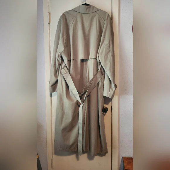 Men's London Fog raincoat, size 45 regular - Picture 2 of 7